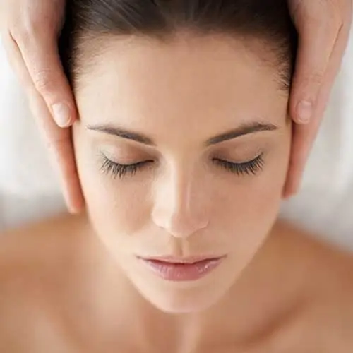 Soin-massage-jeunesse-du-visage-Cinq-Mondes